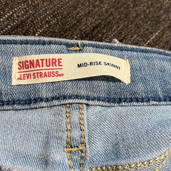 Levi’s Signature Mid Rise Skinny Jeans - Picture 10 of 10